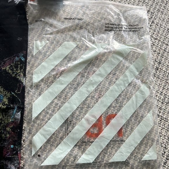 Off white Galaxy Men’s Tee Size S Used Extremely Rare Perfect Condition - Picture 8 of 9